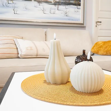 아파트 Cozy With Private Sauna And Parking