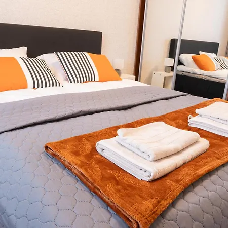 Cozy With Private Sauna And Parking * 로바니에미