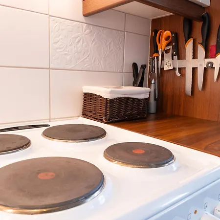 Cozy With Private Sauna And Parking