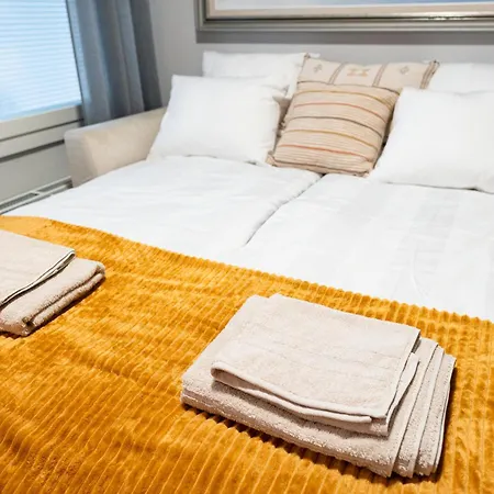 아파트 Cozy With Private Sauna And Parking